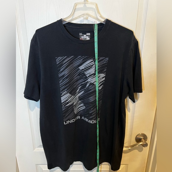 Under Armour graphic men’s tee, heat gear, size large, color, black/ gray - Picture 3 of 7